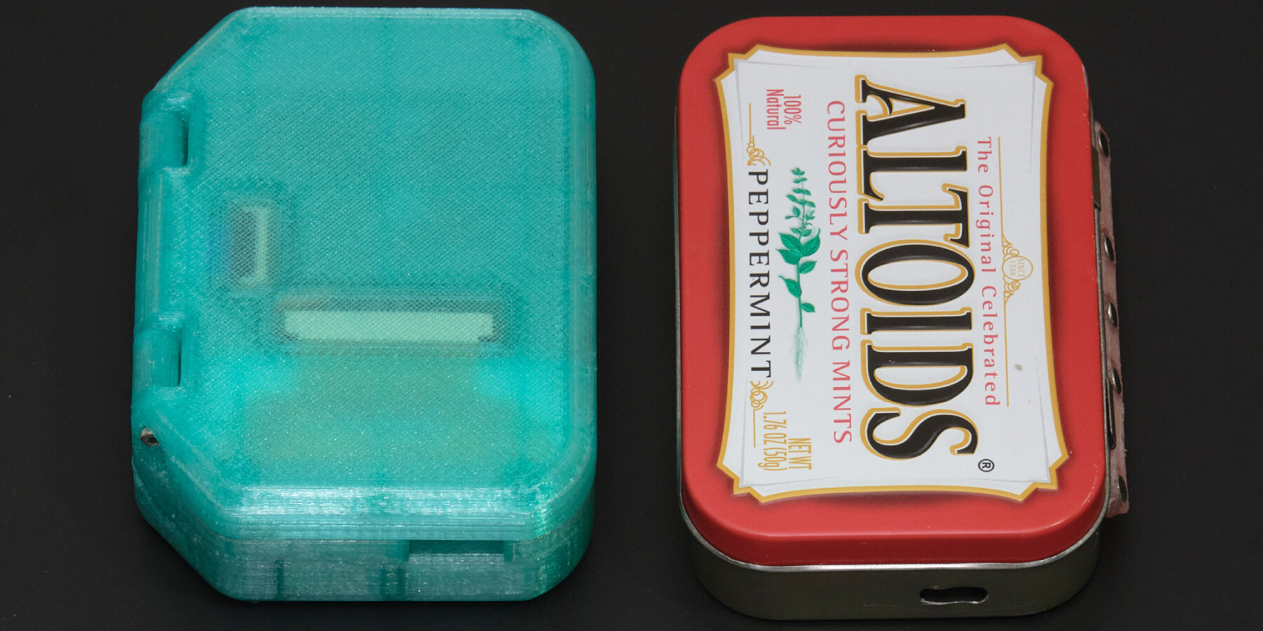 custom-raspberry-pi-handheld-retro-gaming-console-fits-recycled-altoids-mint-tin-designboom-ban